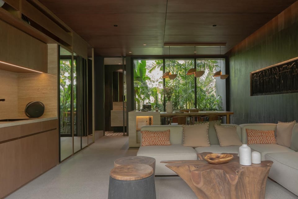 Living room, Dining area, Diving