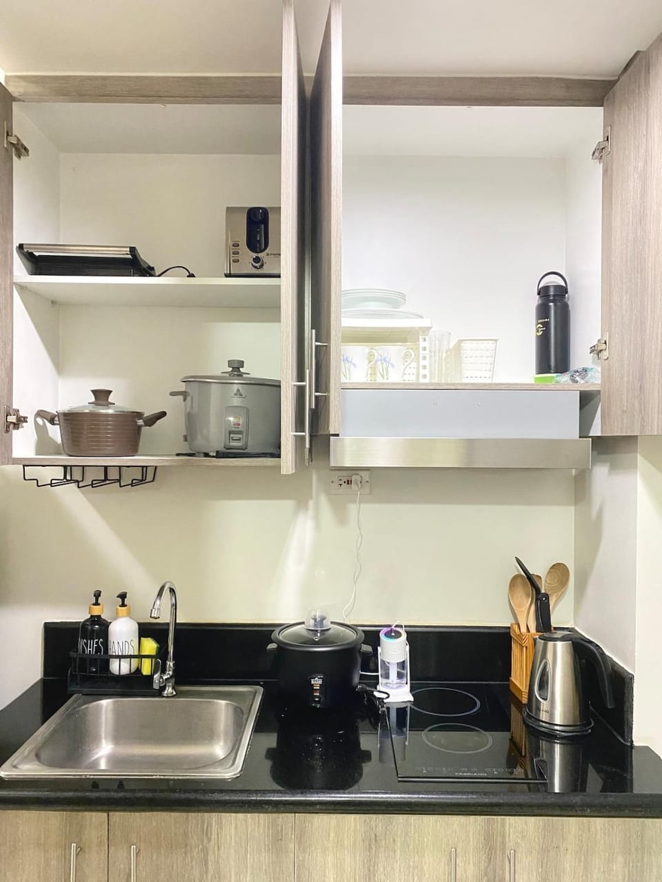 1BR Cozy Minimalist Unit near MOA or Manila Bay Apartment in Pasay