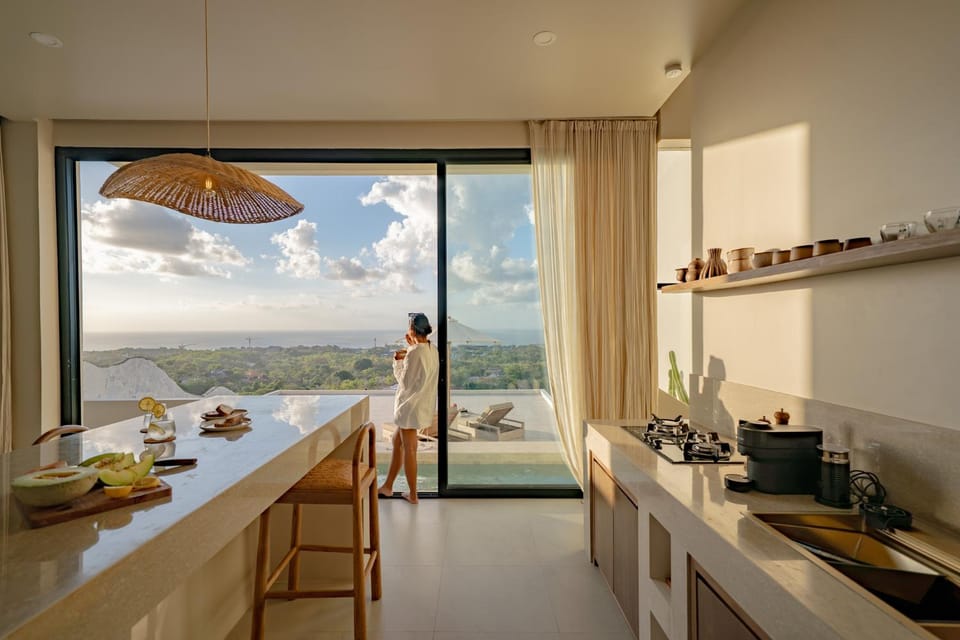 Coffee/tea facilities, Kitchen or kitchenette, Dining area