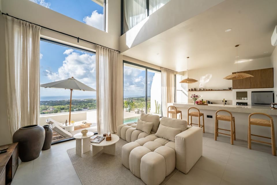 TV and multimedia, Kitchen or kitchenette, Living room, Seating area, Dining area