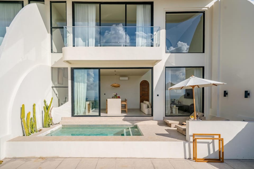 Property building, Balcony/Terrace, Swimming pool