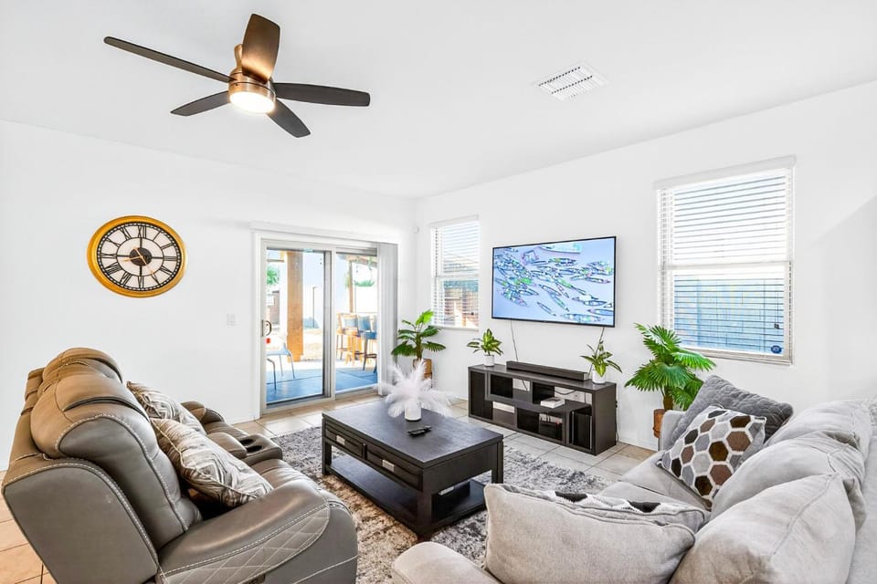 Communal lounge/ TV room, Living room
