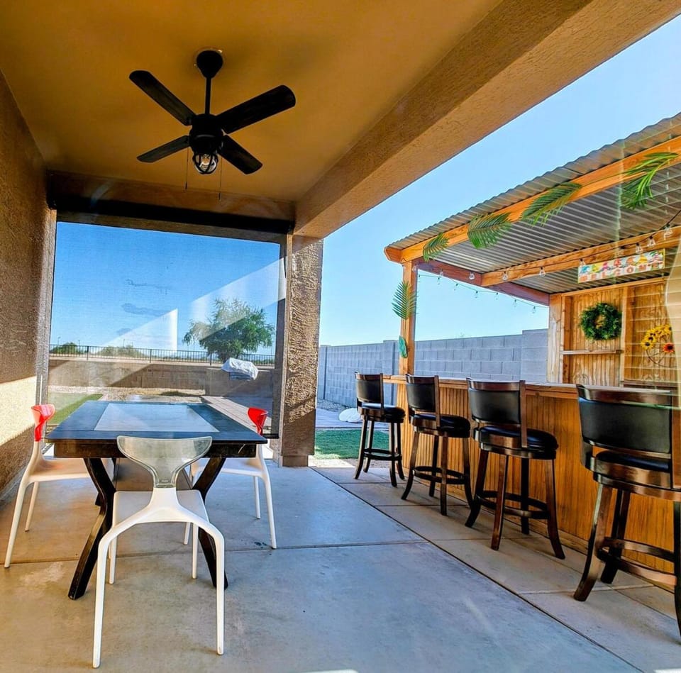 Patio, Lounge or bar