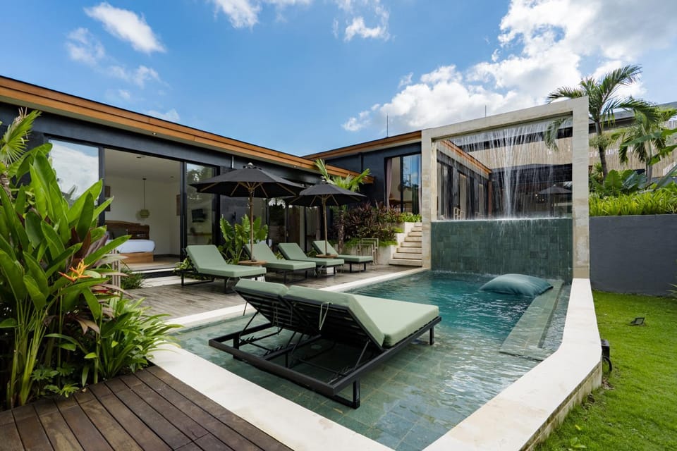Property building, View (from property/room), Pool view, Swimming pool, sunbed