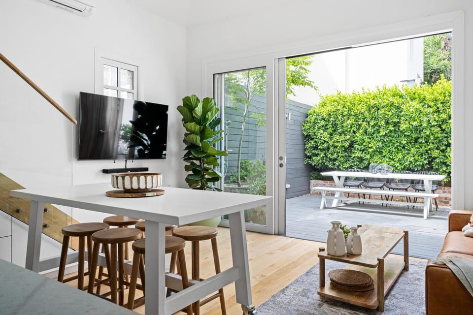 Living room, Dining area, Inner courtyard view