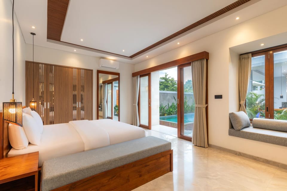 Seating area, Bedroom, Pool view