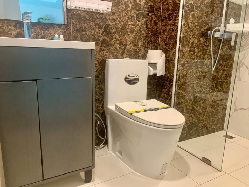 E01 Arcadia Beach Boutique 2-Bedroom Apartment, Big TV, Netflix, Washer & Dryer Apartment in Pattaya City