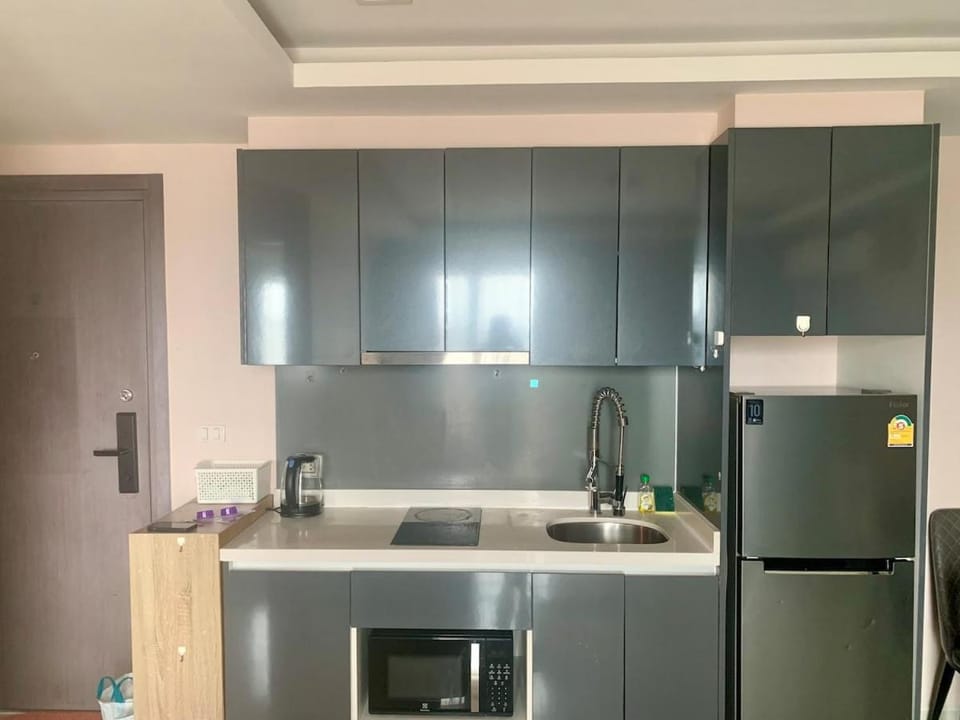 E01 Arcadia Beach Boutique 2-Bedroom Apartment, Big TV, Netflix, Washer & Dryer Apartment in Pattaya City