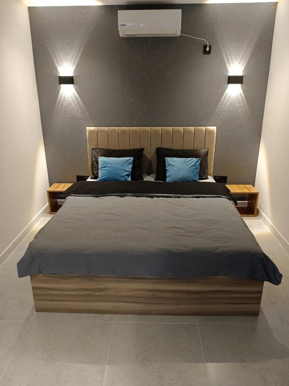 Photo of the whole room, Bedroom, air conditioner