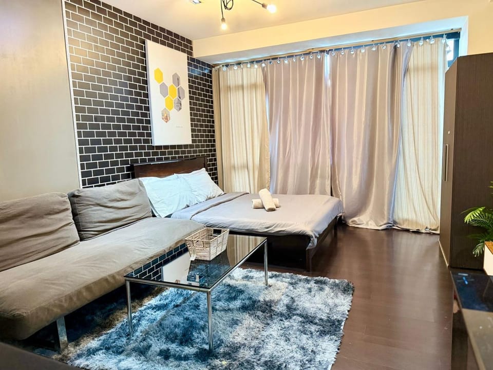 The Gramercy Residences Executive 1 bedroom with Balcony Apartment hotel in Makati
