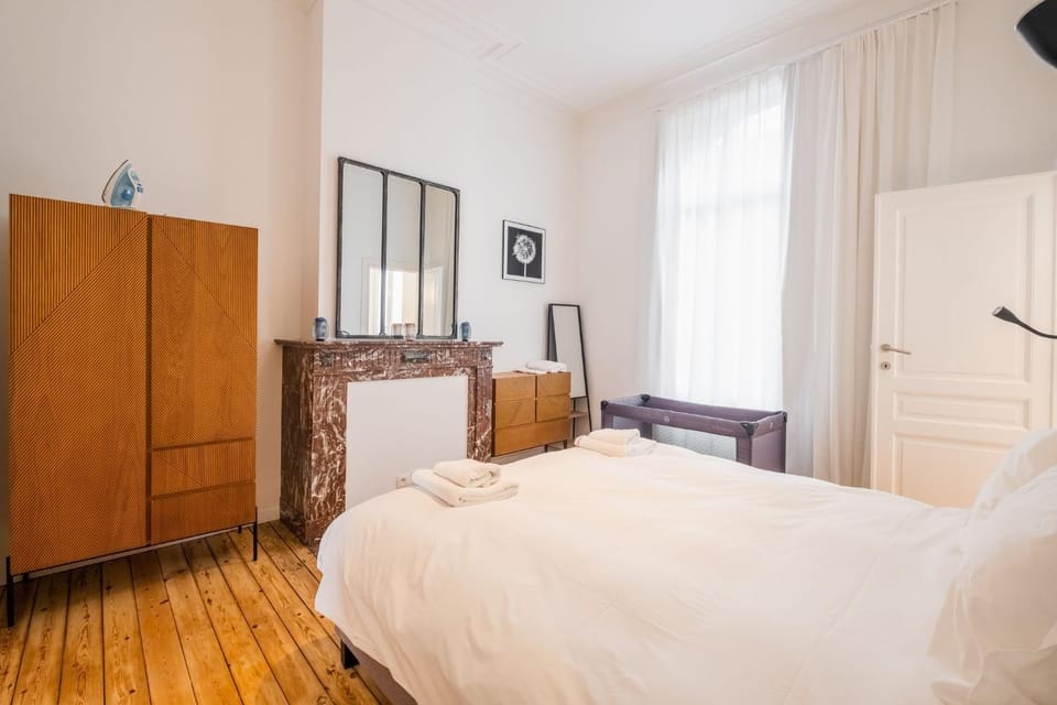 Bed, Decorative detail, Bedroom