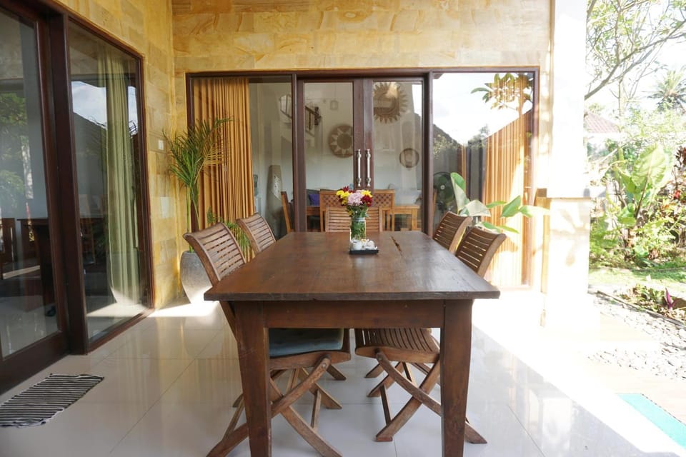 Patio, Day, Balcony/Terrace, Dining area