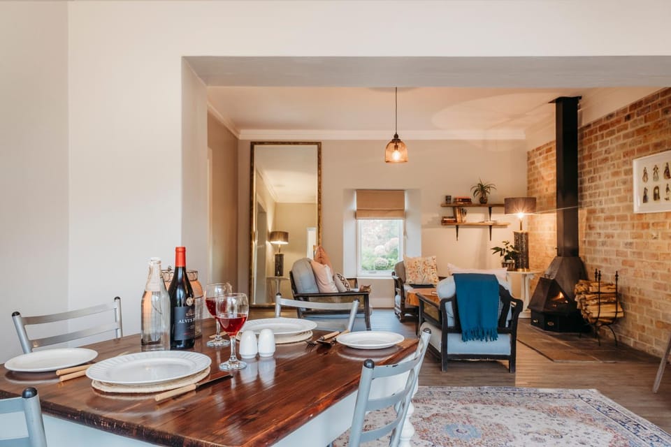 Living room, Seating area, Dining area, Parking, flat iron, kitchen