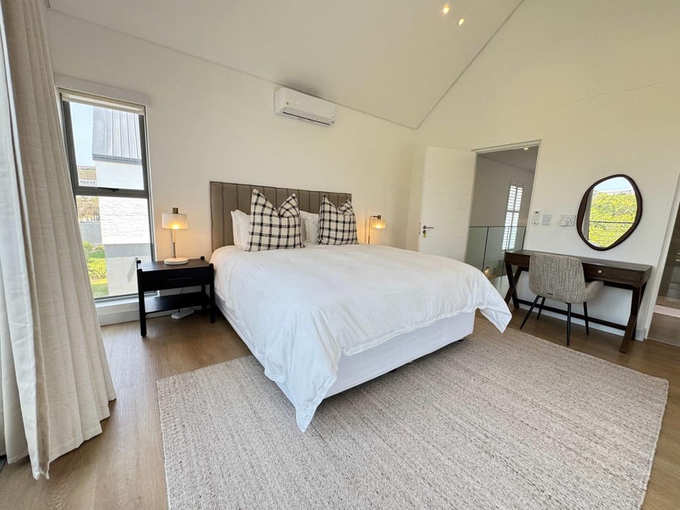 Boardwalk Hideaway 23 - Luxe 4BD Villa - Walk 2 Beach Villa in Plettenberg Bay