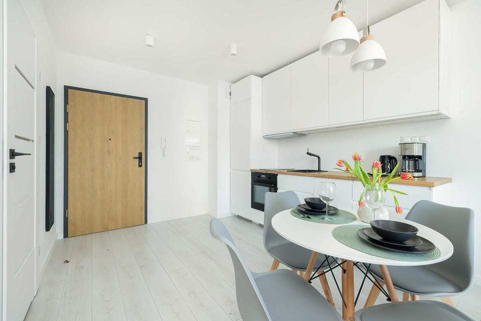 Kitchen or kitchenette, Seating area, Dining area