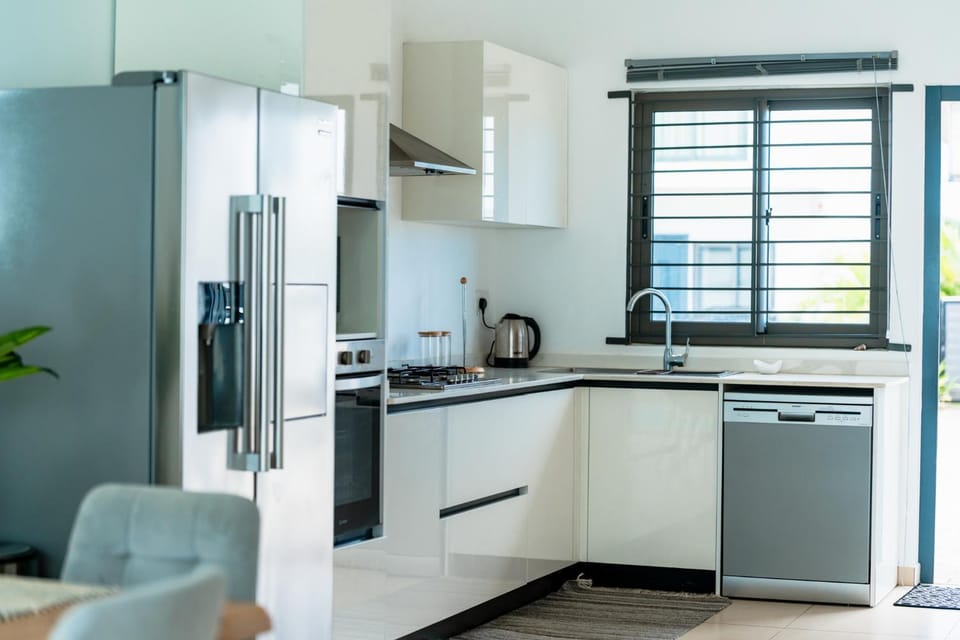 Coffee/tea facilities, Kitchen or kitchenette, dishwasher, oven, stove