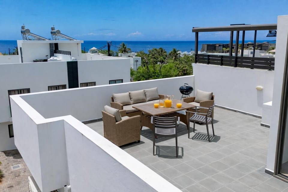 Patio, View (from property/room), Balcony/Terrace, Dining area, Sea view