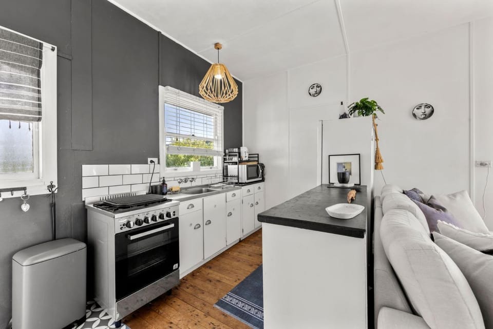 Moon Gate at Culburra - Pet Friendly Absolute Beachfront House in Culburra Beach