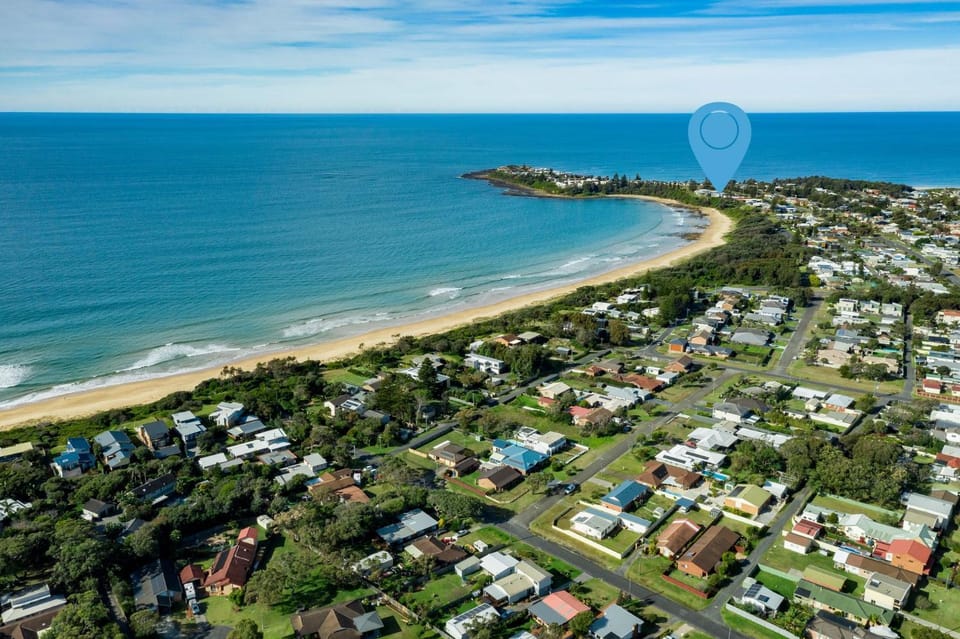 Moon Gate at Culburra - Pet Friendly Absolute Beachfront House in Culburra Beach