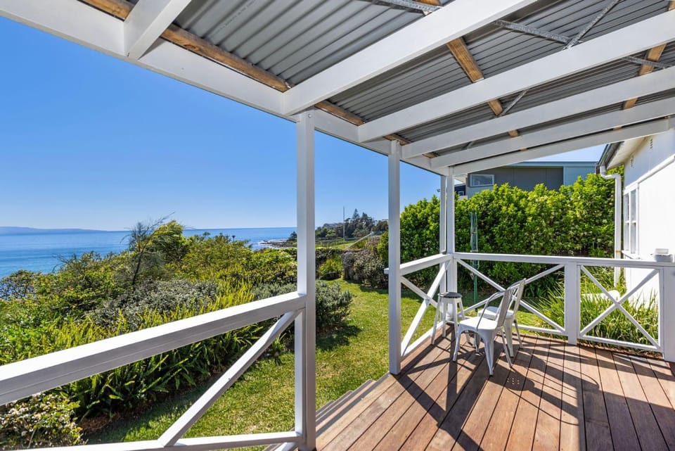 Moon Gate at Culburra - Pet Friendly Absolute Beachfront House in Culburra Beach