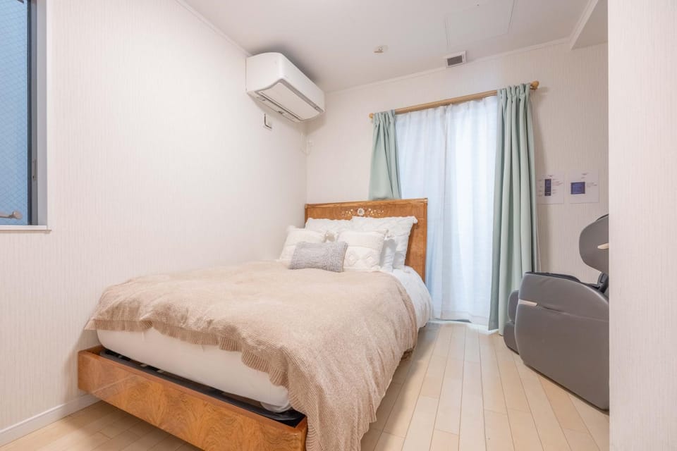 Bed, Bedroom, air conditioner