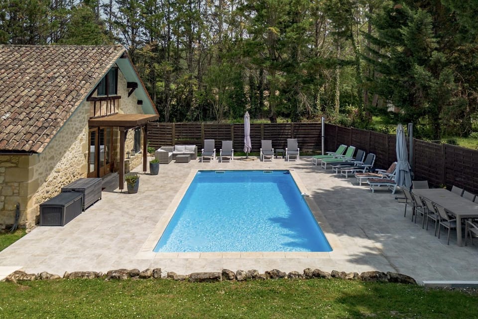Property building, Patio, Garden, Garden view, Pool view, Swimming pool, sunbed