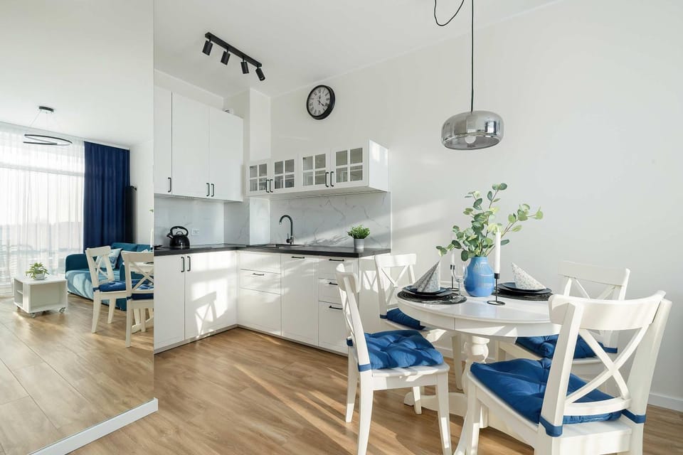 Kitchen or kitchenette, Dining area, stove