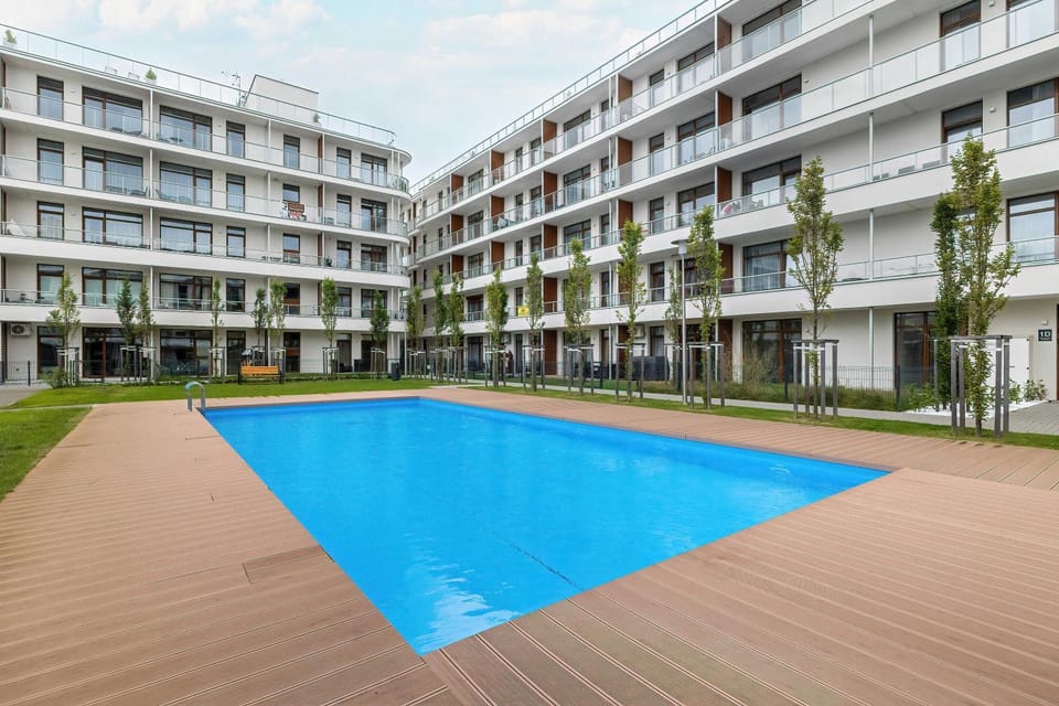 Property building, Day, Swimming pool