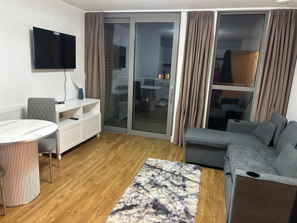 Central 1-Bed Apt for 4 Near Transport & Shops Apartment in London Borough of Lewisham