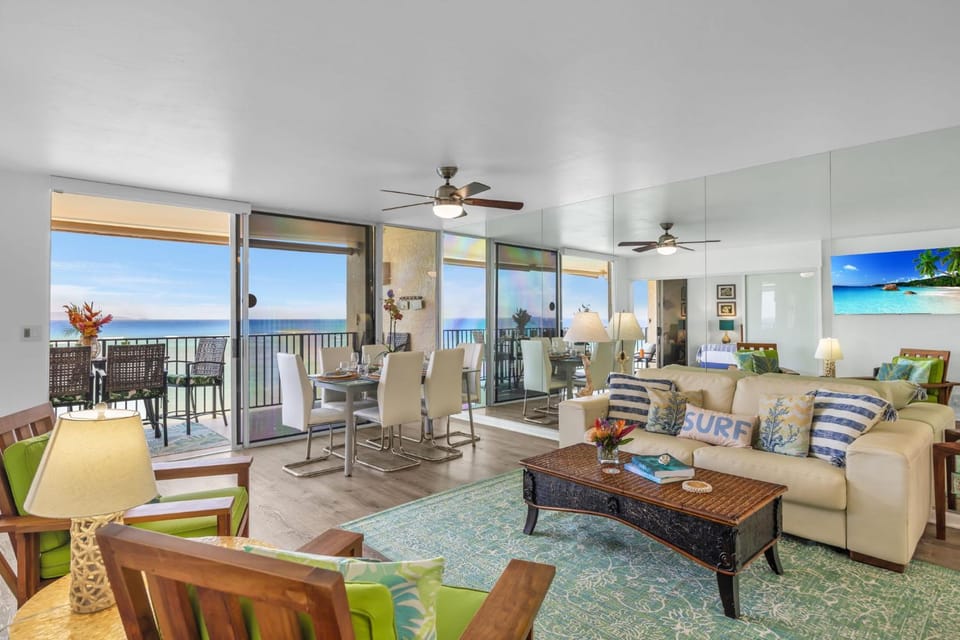 Oceanfront Corner Unit - Amazing Sunsets Tropical Breezes & 2 Oceanfront Lanai House in Kahana