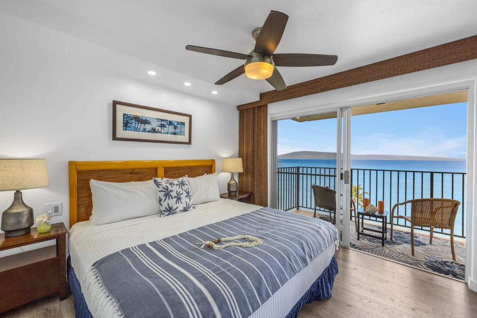 Oceanfront Corner Unit - Amazing Sunsets Tropical Breezes & 2 Oceanfront Lanai House in Kahana