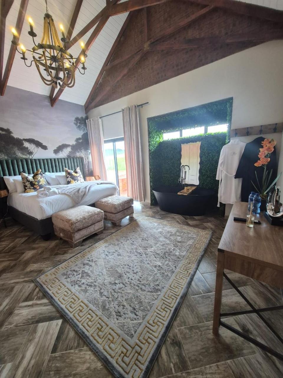Photo of the whole room, Bedroom