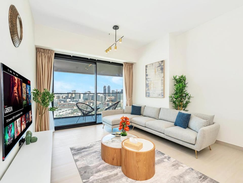Premium 2BD with Balcony Pool & Gym Apartment in Dubai
