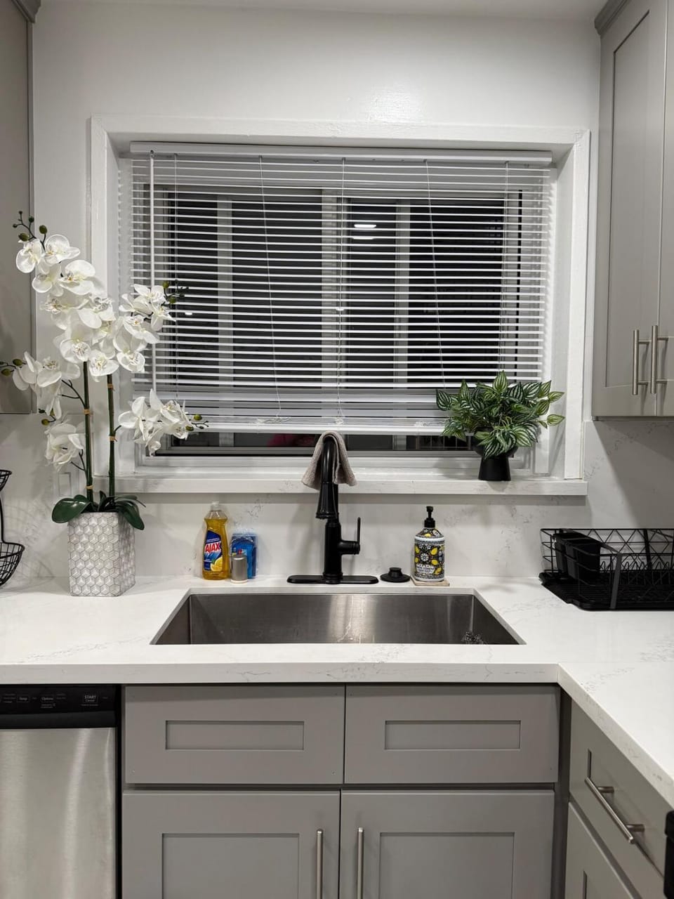 Modern2BR Home SoFi LAX Parking Fast WiFi House in Westmont