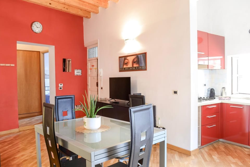 TV and multimedia, Kitchen or kitchenette, Living room, Seating area, Dining area, pet friendly, stove
