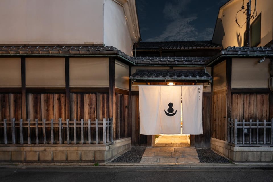 Facade/entrance, Night