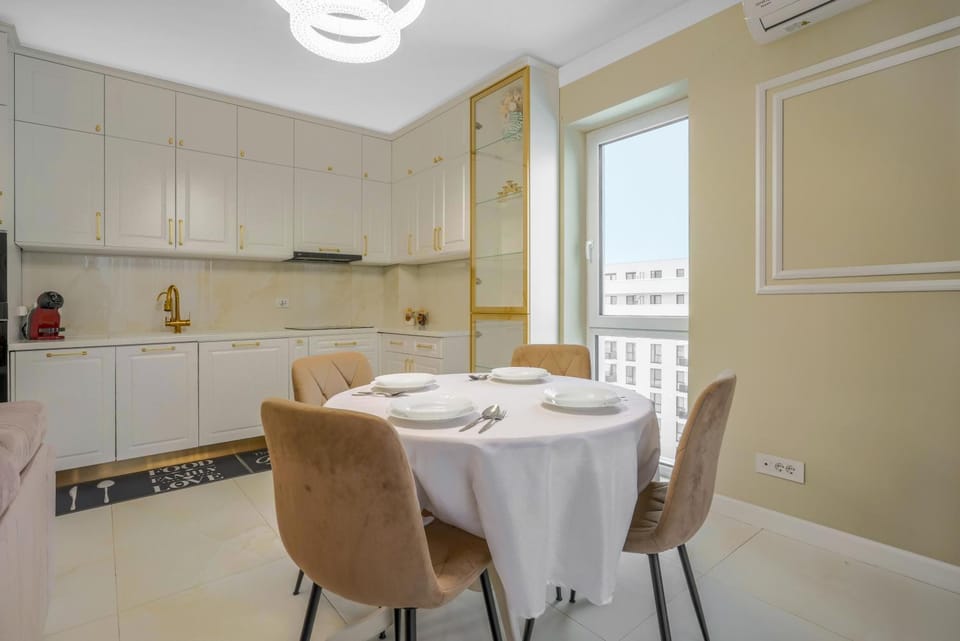 Kitchen or kitchenette, Living room, Seating area, Dining area, air conditioner