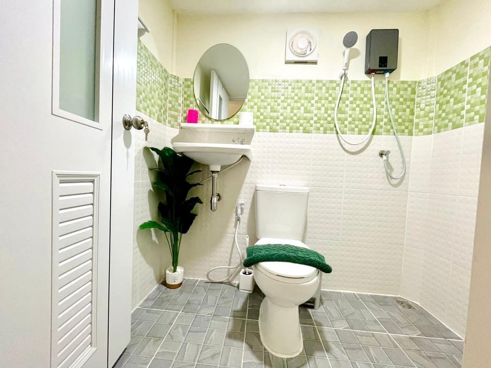 Shower, Toilet, Bathroom