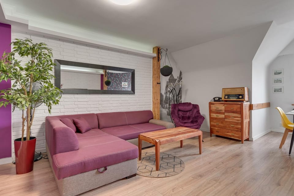 TV and multimedia, Kitchen or kitchenette, Living room, Seating area