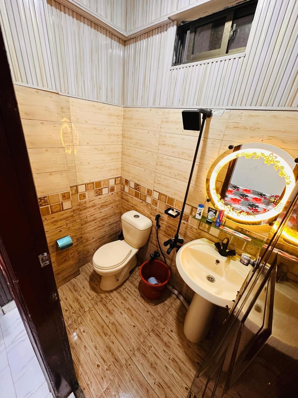 Modern 2-Bed W-lounge & 2 baths "DHA phase 6 KHI" Apartment in Karachi