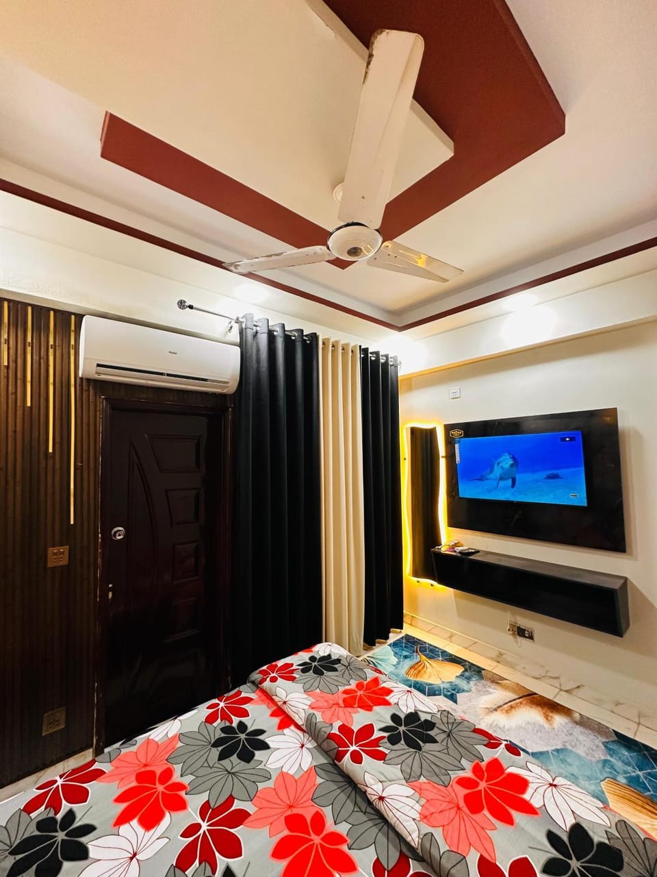 Modern 2-Bed W-lounge & 2 baths "DHA phase 6 KHI" Apartment in Karachi