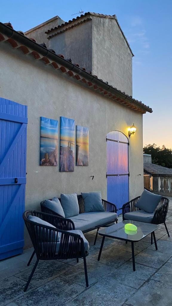 Small Provencal Castle with Swimming Pool, Tennis, Gym & Calm House in Le Beausset