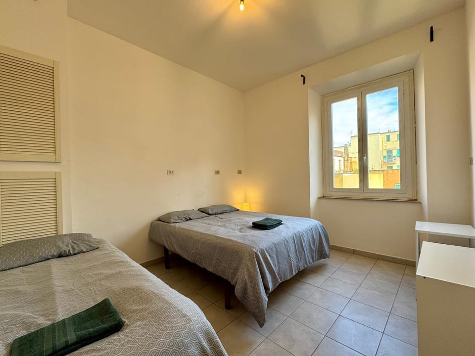 Living room, Photo of the whole room, Bedroom, towels
