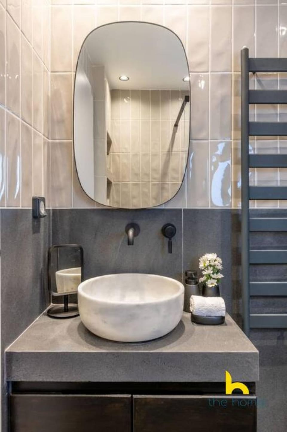Top-Floor Oasis, King-Bed & Whirlpool, Acropolis! Apartment in Athens