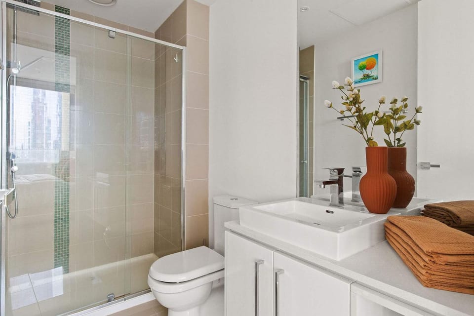 A 3BR with City Views Near Queen Victoria Market Apartment in Melbourne
