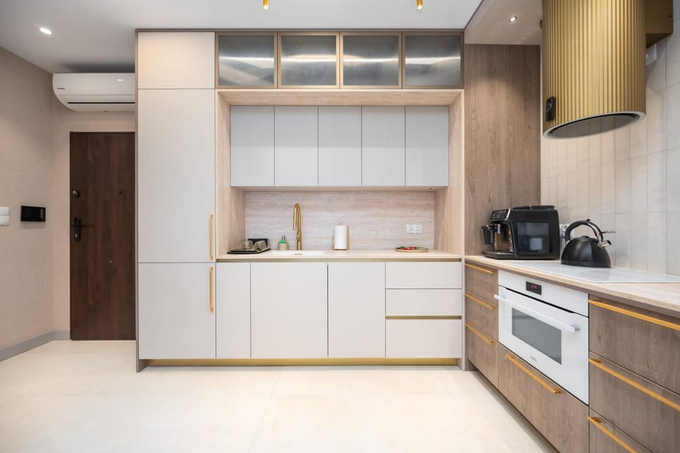 Coffee/tea facilities, Kitchen or kitchenette, oven, stove, toaster