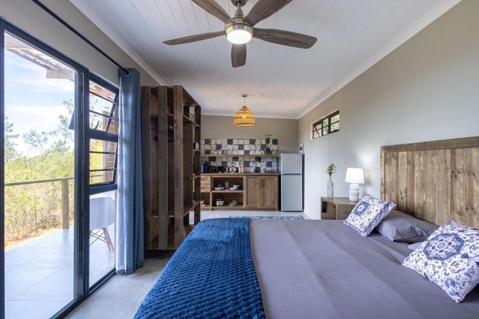 Bed, Kitchen or kitchenette