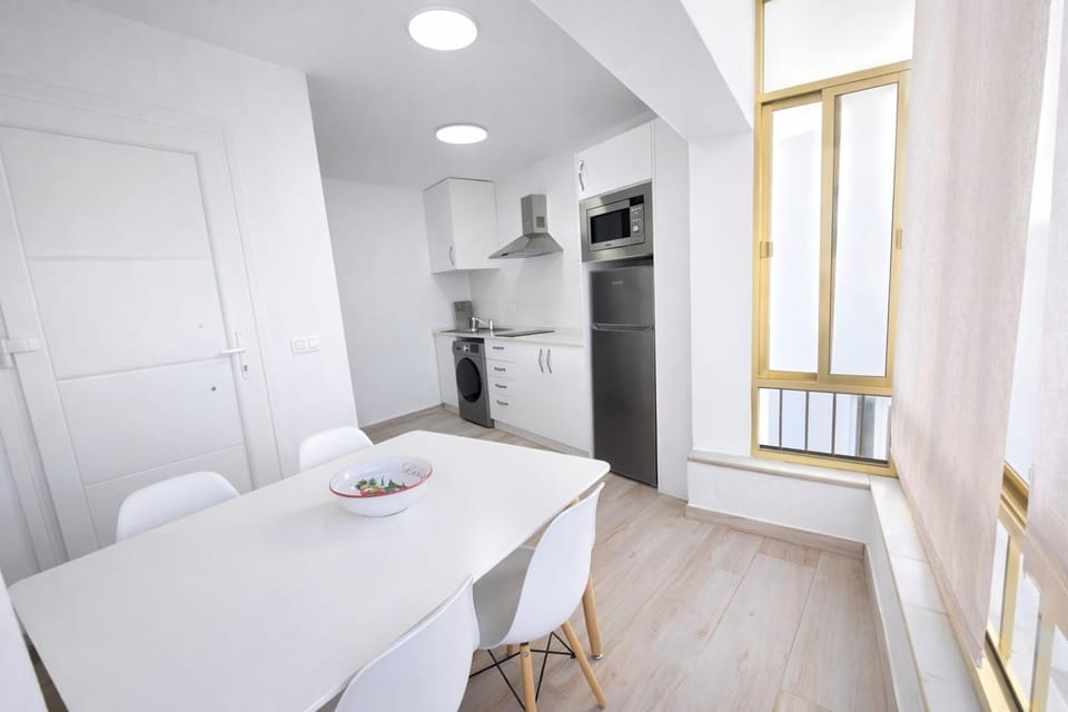 Dining area, kitchen