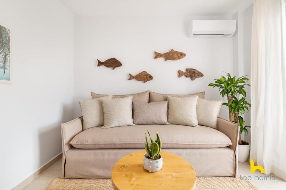 Rooftop Hideaway w Large Private Patio near Metro Apartment in Athens