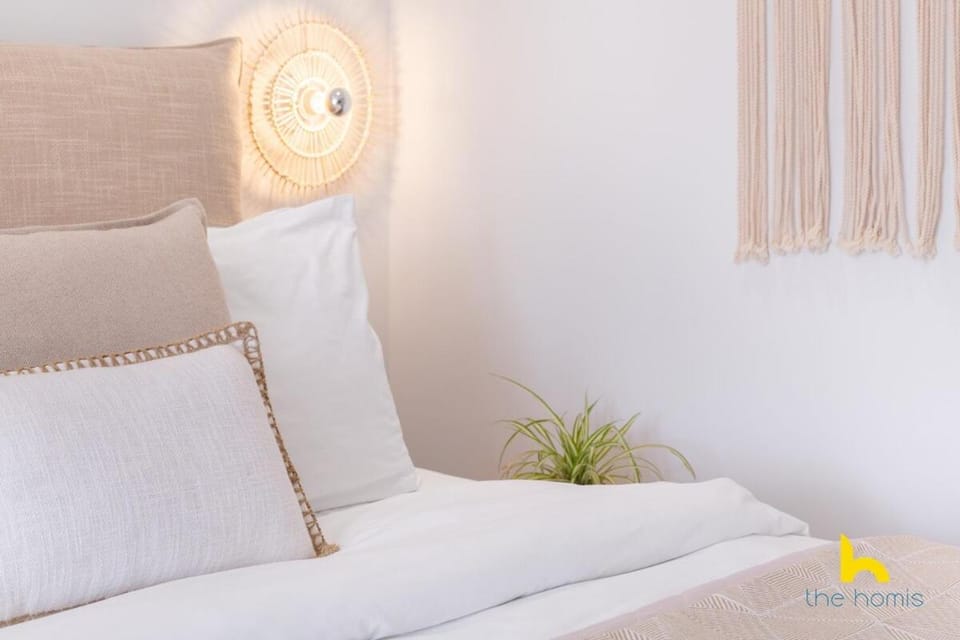 Rooftop Hideaway w Large Private Patio near Metro Apartment in Athens